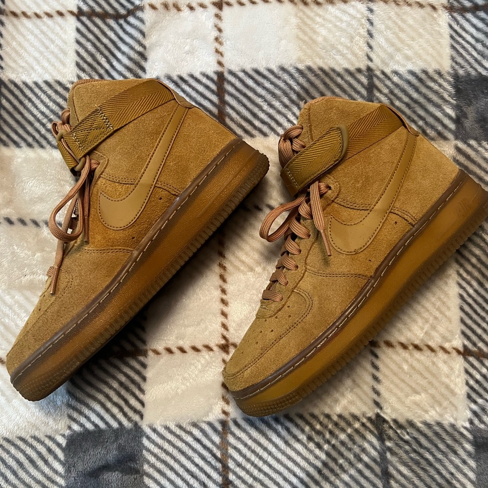 Nike Air Force 1 High LV8 - Wheat Suede